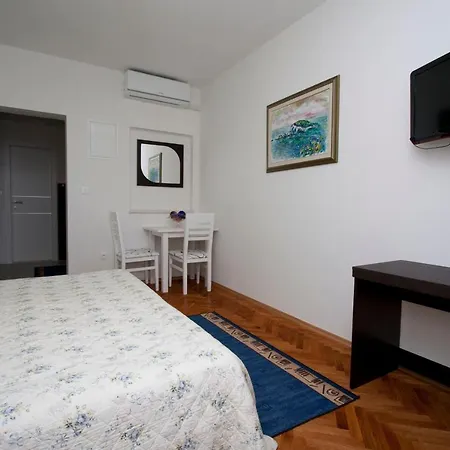 Guest House Burin Mlini Exterior photo