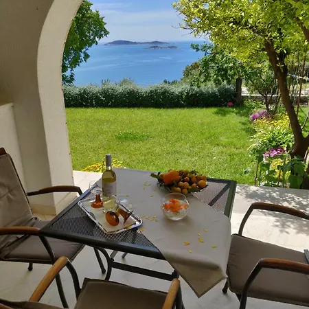 Guest House Burin Mlini Exterior photo