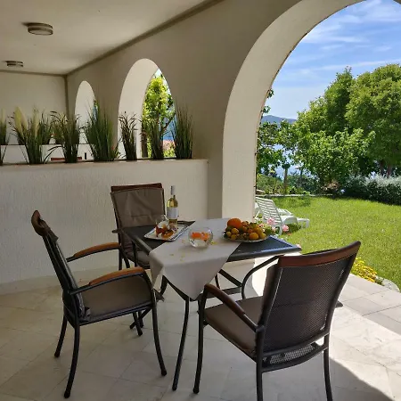 Guest House Burin Mlini Exterior photo